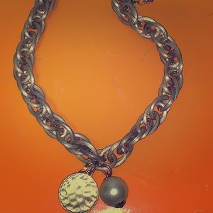 GOLD LINKED NECKLACE WITH FAUX PEARL & GOLD CHARM